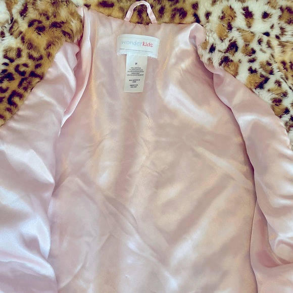 Adorable girls faux leopard print coat, size 3T - Picture 5 of 6